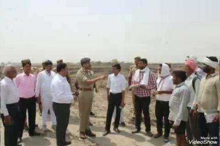 खबर औरैया से जिलाधिकारी व पुलिस अधीक्षक ने स्थल पर जाकर 30 वर्ष पुरानी भूमि विवाद का कराया पटाक्षेप