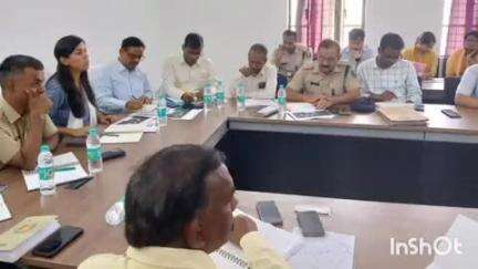 बिक्रमगंज: बिक्रमगंज प्रखंड क्षेत्र के घुसिया खुर्द में प्रधानमंत्री के संभावित कार्यक्रम को लेकर डीएम ने अधिकारियों की बैठक की