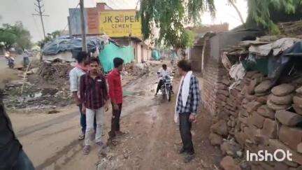 बमोरी: बमोरी विद्युत मंडल चौराहे से मस्जिद तक रोड खराब राहगीर परेशान बारिश में भरता है घरों में पानी #Jan samasya