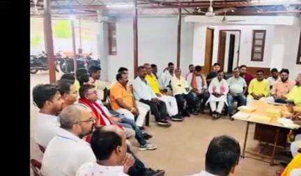 चास: बोकारो के सेक्टर 1 में भाजपा कार्यालय में तिरंगा यात्रा को लेकर बैठक हुई