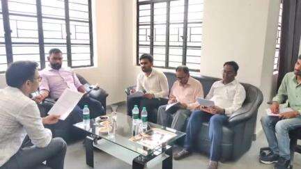 मोतिहारी: खेल भवन में जिलाधिकारी सौरभ जोरवाल की अध्यक्षता में संचालन समिति की हुई बैठक