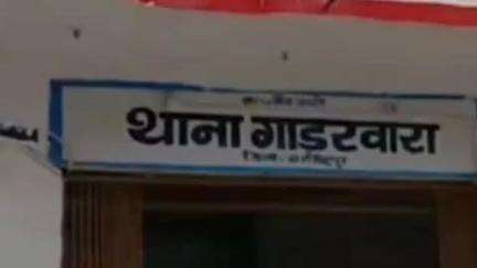 गाडरवारा: खबर का असर: गाडरवारा थाने में खड़ी दो डीजे गाड़ियों पर कार्रवाई हुई