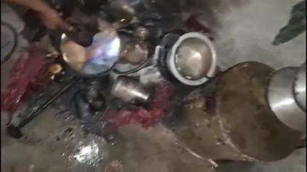 खेकड़ा: मुबारिकपुर में रसोई गैस के पाइप लीकेज से सिलेंडर में लगी आग, बर्तन, कपड़े व अन्य सामान जल गए, वीडियो हुआ वायरल