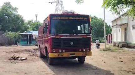 குளித்தலை: இரும்பூதிபட்டி இலங்கைத் தமிழர் மறுவாழ்வு முகாமில் அப்புறப்படுத்தும் பணி தொய்வு