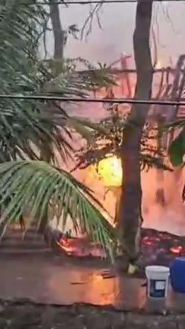 తూర్పులంకలో పిడుగుపాటుకు తాటాకు ఇల్లు దగ్ధం, ఇంట్లో ఎవరూ లేకపోవడంతో తప్పిన పెను ప్రమాదం