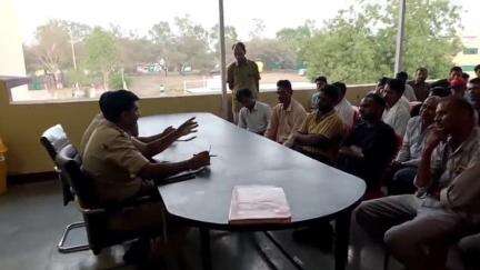 ब्यावरा: ब्यावरा सिटी थाने में पुलिस ने ऑटो चालकों की बैठक ली, निर्देश दिए