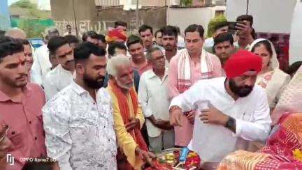 सुवासरा: सुवासरा विधानसभा के छायन ग्राम पंचायत में कार्यक्रम में पहुंचे विधायक ने स्वागत द्वार पर ₹2 लाख की घोषणा की