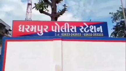 ધરમપુર: મોટી કોરવાડ આશ્રમશાળા પાસે કેનાલમાં મોટરસાયકલ ઉતરી જતા અકસ્માત સર્જાયો