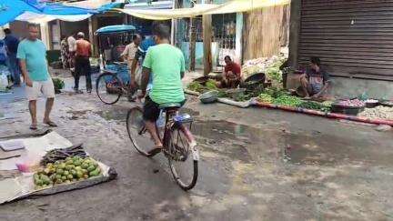 মাদারিহাট: বৃষ্টিতে বীরপাড়ার দিনবাজার বেহালে বৃহস্পতিবার ক্ষোভ প্রকাশ করলেন ভুক্তভোগীরা  #jansamasya