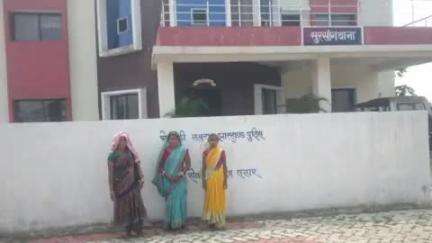 रायडीह: 70 साल से रह रहे ग्रामीणों को दबंगों ने गांव से खदेड़ा, पीड़ित पहुंचे सुरसांग थाना