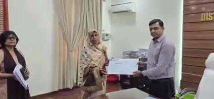 पूर्णिया पूर्व: पूर्णिया जिला पदाधिकारी ने लोकसभा आम निर्वाचन के दौरान मृत्यु के अवसर पर आश्रित को दिया अनुग्रह अनुदान राशि