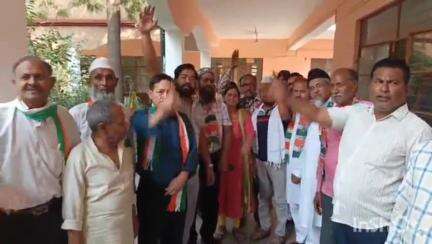 धामपुर: तहसील में कांग्रेसियों ने सोफिया कुरैशी के खिलाफ अशोभनीय टिप्पणी करने वाले के खिलाफ कार्रवाई की मांग की