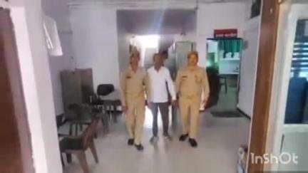 सादाबाद: सादाबाद पुलिस ने 20 क्वार्टर टेट्रा पैक अवैध देशी शराब के साथ 1 अभियुक्त को किया गिरफ्तार, की विधिक कार्यवाही