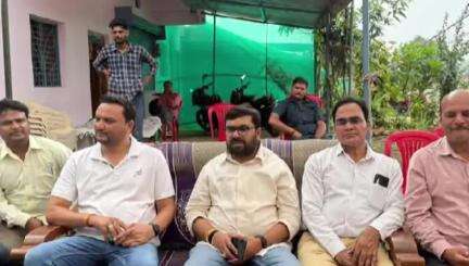 बिछुआ: बिछुआ में भाजपा कार्यकर्ता के शादी समारोह में छिंदवाड़ा सांसद शामिल हुए, दी शुभकामनाएं