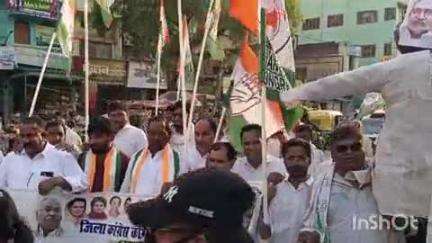 भभुआ: दरभंगा में प्रशासन द्वारा राहुल गांधी को रोके जाने पर भभुआ एकता चौक पर कांग्रेस कार्यकर्ताओं ने फूंका सीएम का पुतला
