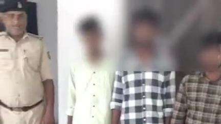 कोईलवर: जोगता गांव से चांदी पुलिस ने 3 अपराधियों को गिरफ्तार किया, उनके पास से एक अवैध देसी कट्टा और दो चोरी की बाइक बरामद