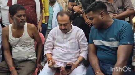 रोह: शहीद मनीष कुमार के गांव पांडे गंगोट पहुंचे सांसद विवेक ठाकुर, परिवार से की मुलाकात