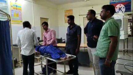 खानपुर: खानपुर क्षेत्र के लडानिया टोल प्लाजा के समीप असंतुलित होकर गिरे मोटरसाइकिल सवार दंपति, महिला गंभीर घायल