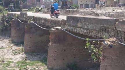 फुलवरिया: छतु बथुआ के पास हथुआ शाखा गंडक नहर पर बना पुल हुआ क्षतिग्रस्त, हो सकता है बड़ा हादसा #jansamasya