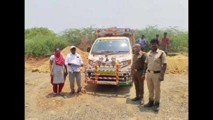 ఆత్మకూరు: సంగంలో అక్రమంగా చికెన్ వ్యర్ధాలను తరలిస్తున్న వాహనాలను సీజ్ చేసిన ఎస్సై రాజేష్ #localissue