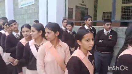 जुब्बल: राजकीय आदर्श वरिष्ठ माध्यमिक विद्यालय सरस्वती नगर सावड़ा में मतदान से चुने गए हैड बॉय और हैड गर्ल