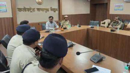 बैतूल नगर: जिले में शराब के निर्धारित मूल्य से अधिक विक्रय पर कलेक्टर ने ठेकेदारों को दी सख्त हिदायत