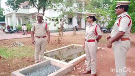 కొత్తగూడెం: జిల్లాలో అన్ని పోలీస్ స్టేషన్లు, పోలీస్ అధికారుల కార్యాలయాల్లో ఇంకుడు గుంతలు ఏర్పాటు చేసుకోవాలి: జిల్లా SP