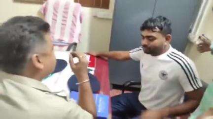 डुमरी: नावाडीह में एक युवक की हत्या के मामले को लेकर डुमरी विधायक ने पुलिस अधिकारियों से की वार्ता