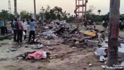मालपुरा: शहर में व्यास सर्किल से डाक बंगले तक बने तीन दर्जन कियोस्क पर चला पालिका का पिला पंजा