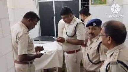 साहिबगंज: कॉलेज रोड चैती दुर्गा निवासी बिजली दुकानदार पर हमला करने वाले मुख्य शूटर ने पुलिस के दबाव में कोर्ट में आत्मसमर्पण किया