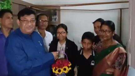 তমলুক: সিবিএসসি বোর্ডের মাধ্যমিক পরীক্ষায় পশ্চিমবঙ্গের দ্বিতীয় ও পঞ্চম স্থানাধিকার দুই ছাত্রীর,আজ সম্বর্ধনা দিলেন বিধায়ক