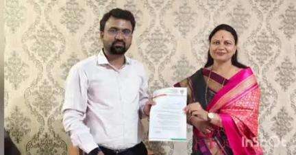 लातूर: प्रभाग क्रमांक 11 मधील प्रलंबित कामासंदर्भात मनपा आयुक्तांना भाजपच्या महिला मोर्चाच्या रागिणी यादव यांनी दिलें निवेदन