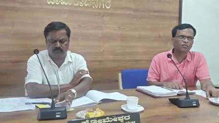 ಚಾಮರಾಜನಗರ: ಗೃಹ ಲಕ್ಷ್ಮೀ ಬಾಕಿ ಹಣ ಇನ್ನೂ ಎರಡು ದಿನದಲ್ಲಿ ಬ್ಯಾಂಕ್ ಖಾತೆಗೆ : ನಗರದಲ್ಲಿ ಗ್ಯಾರಂಟಿ ಯೋಜನೆಗಳ ಅನುಷ್ಠಾನ ಸಮಿತಿ ಅಧ್ಯಕ್ಷ ಸೋಮೇಶ್ವರ