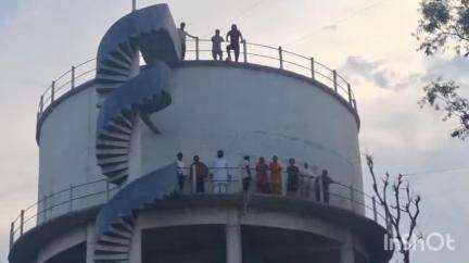 पलूस: पलूसयेथील रामानंदनगरझोपडपट्टी रेल्वेप्रशासनाने हटविल्यावर बेघरआंदोलकांचीवदलित महासंघाचे शोले स्टाईल आंदोलन #jansamasya