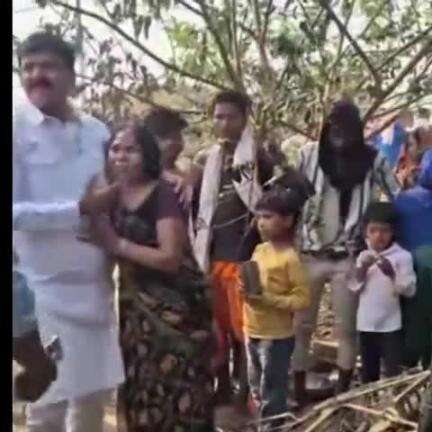 चैनपुर: चैनपुर वार्ड 4 में गैस सिलेंडर से लगी आग, घर गृहस्थी का सारा सामान जलकर हुआ खाक, मौके पर पहुंचे मंत्री मो जमा खां
