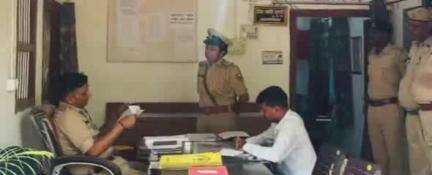 उजियारपुर: एसपी अशोक मिश्रा ने अंगार घाट थाने का निरीक्षण किया, पुलिस कर्मियों को विधि व्यवस्था बनाए रखने के निर्देश दिए