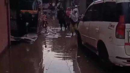 अकोला: जुने शहरातील खैरमोहम्मद प्लॉट येथे सांडपाण्याची नाली तुंबल्याने पाणी रस्त्यावर, नागरिकांना होत आहे त्रास #jansamasya