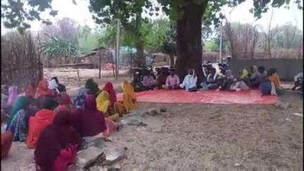 चिनिया: खुरी गांव में शिक्षा और नशा मुक्ति पर जागरूकता अभियान, मुखिया पति की अध्यक्षता में हुई चर्चा