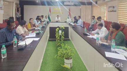 अशोक नगर: कलेक्टर कार्यालय में जिला टास्क फोर्स समिति की हुई बैठक, कलेक्टर आदित्य सिंह ने की अध्यक्षता