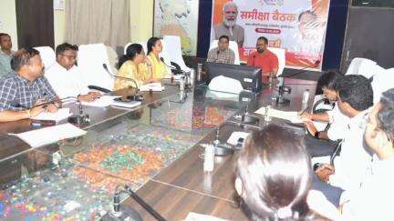 मुंगेली: जिले में राजस्व मामलों की पेंडेंसी को लेकर कलेक्टर हुए नाराज, अपर कलेक्टर, एसडीएम सहित 21 अधिकारियों को थमाया नोटिस