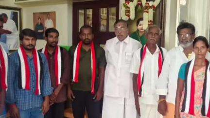 காரியமங்கலம்: கெரகோடஅள்ளியில்  கே.பி.அன்பழகன் எம்.எல்.ஏ முன்னிலையில் மாற்று கட்சியினர் அதிமுகவில் இணையும் நிகழ்ச்சி