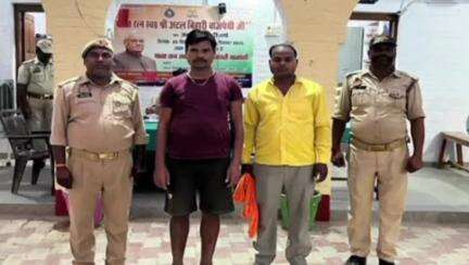 मछलीशहर: जगदीशपुर में दो व्यक्तियों के बीच बाउंड्री वॉल को लेकर विवाद, पुलिस ने किया गिरफ्तार