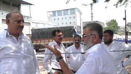પલસાણા: બલેશ્વર ગામમાં ખાડી પર ઔદ્યોગિક દબાણને કારણે ચોમાસામાં પૂરની આફત: વહીવટી તંત્રે શરૂ કરી કાર્યવાહી