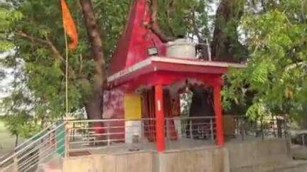 सुल्तानपुर: काली माता के इस मंदिर में शुक्रवार को विधि विधान से पूजा अर्चना कर चुनरी चढ़ाने से होती है मनोकामना की पूर्ति