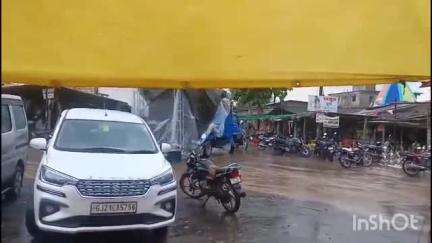 કપરાડા: કપરાડા તાલુકાના સુથારપાડામાં આજરોજ ફરી કમોસમી વરસાદ પડ્યો