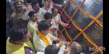 पडरौना: मथौली में नवनिर्मित नगर पंचायत कार्यालय का लोकार्पण नगर विकास मंत्री ए.के. शर्मा ने किया, नगरवासियों में खुशी का माहौल