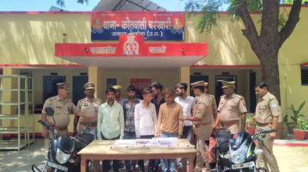 चरखारी: चरखारी के गुढ़ा गांव में हुए अंधे हत्याकांड का पुलिस ने किया खुलासा, पुजारी का दामाद निकला कातिल