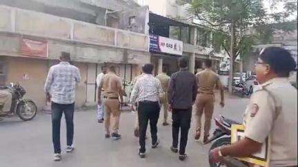 कामठी: उद्या तिरंगा सन्मान रॅलीचे आयोजन जुनी कामठी पोलीस स्टेशन येथे सहायक पोलीस आयुक्त क्षीरसागर यांच्या नेतृत्वात बैठक संपन्न