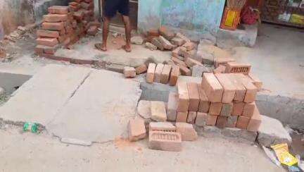 ফরিদপুর দুর্গাপুর: গোগলা পঞ্চায়েতের রসিকডাঙ্গা গ্রামে দেওয়াল তোলাকে কেন্দ্র করে উত্তেজনো ছড়ালো এলাকায়, ভাঙচুর করা হলো পুলিশের গাড়ি