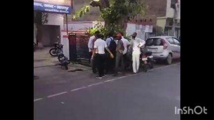 देवबंद: स्कूल से घर लौट रहे छात्र के साथ रेलवे स्टेशन पर एटीएस सेंटर के पास मारपीट, सिर और आंख में आई चोट